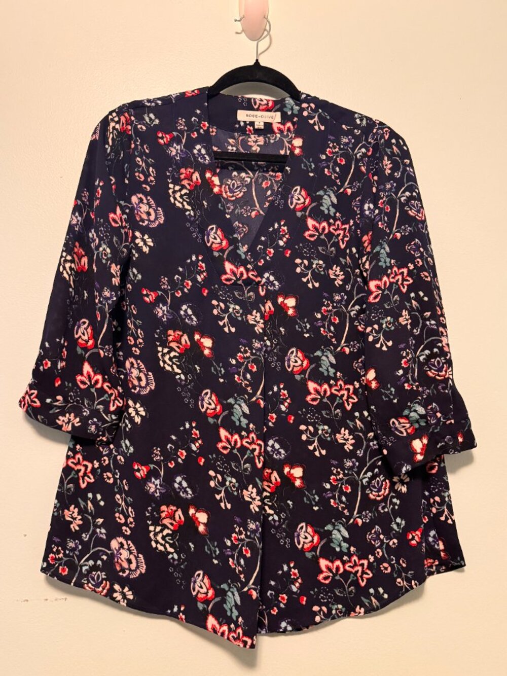 Rose & Olive Navy Floral V-Neck Blouse - Size Small - JK0483